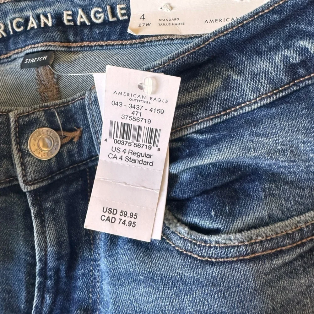American Eagle - NWT 90s Bootcut Vintage Distressed Jeans Sz 4